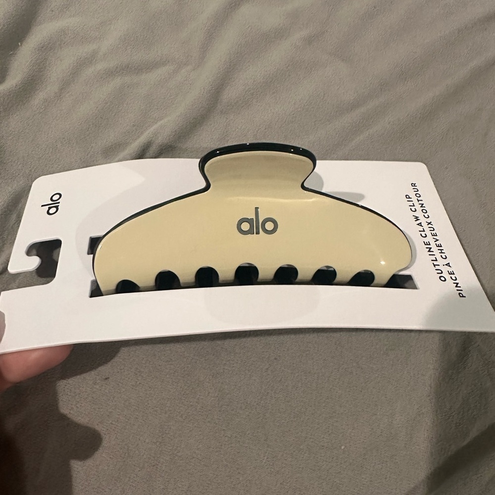 Alo Outline Claw clip - Picture 7 of 8